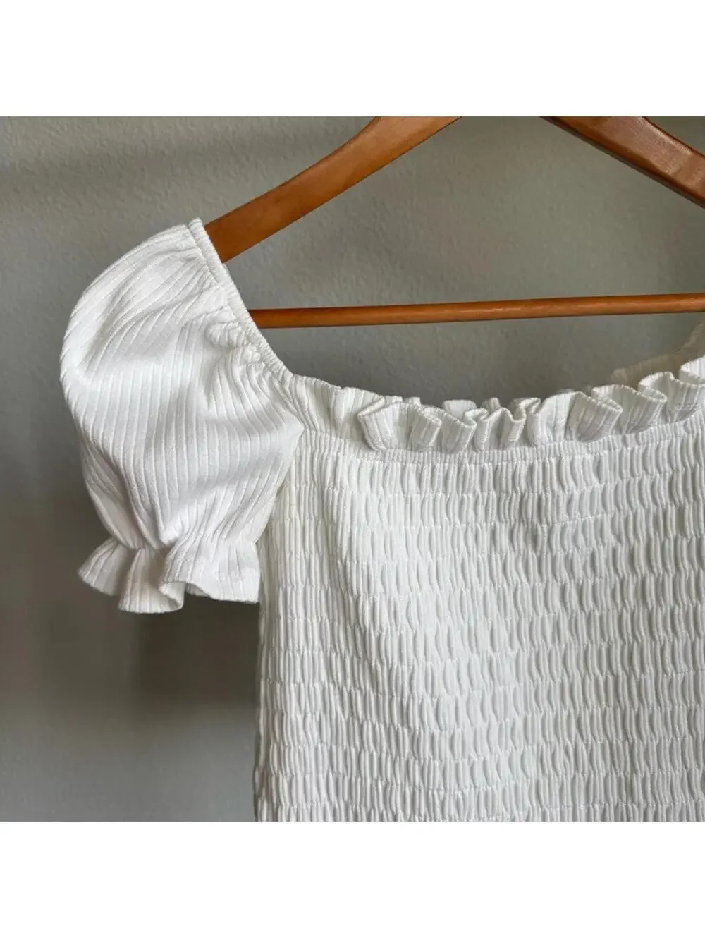 ASTR White Smocked Puff Short Sleeve Cropped Top Size S — Textured Chic Blouse